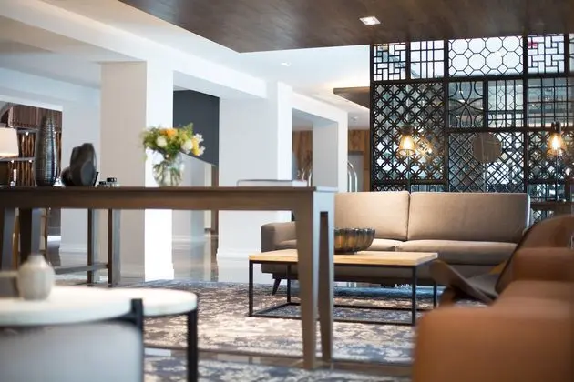Hotel 1970 Curio Collection by Hilton - Lobi