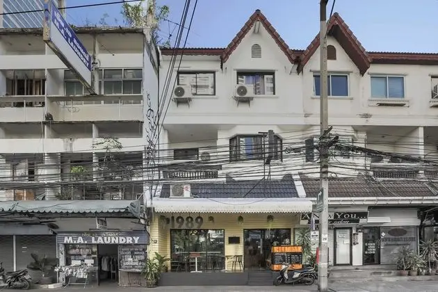 1989 HOSTEL CAFE