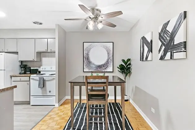1BR Apt Near Shops in Lakeview - Yerinde Yemek