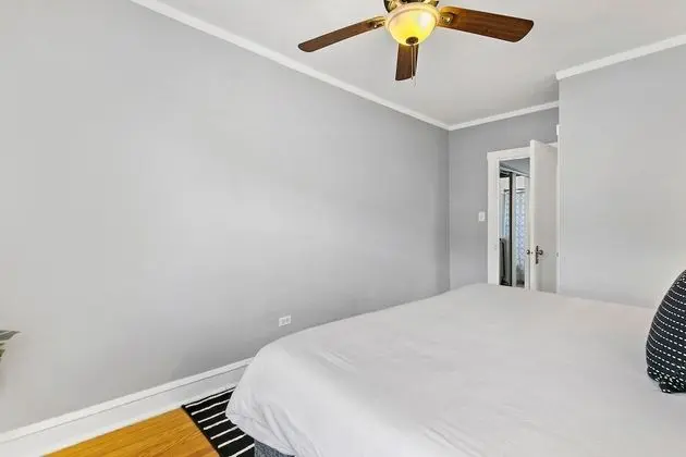 1BR Chic Apartment in Lakeview