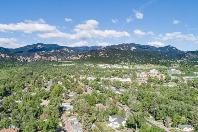 1BR Colorado Cottage Charm Hiking and Broadmoor