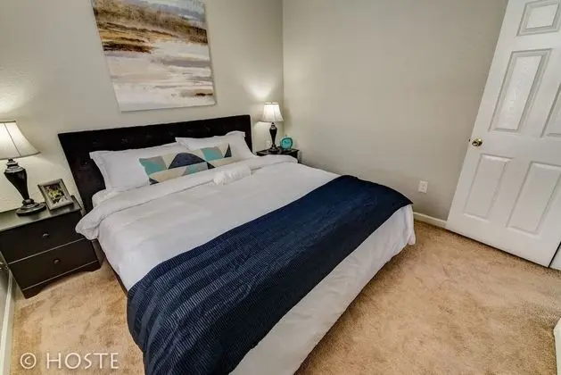 1BR Downtown Townhome King Bed, 5 Min to Shops