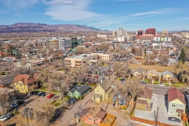 1BR Downtown Urbanitydining, Drink, Cafes & Escape