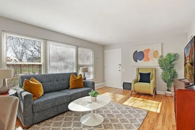 1BR Roomy Apartment in Bowmanville