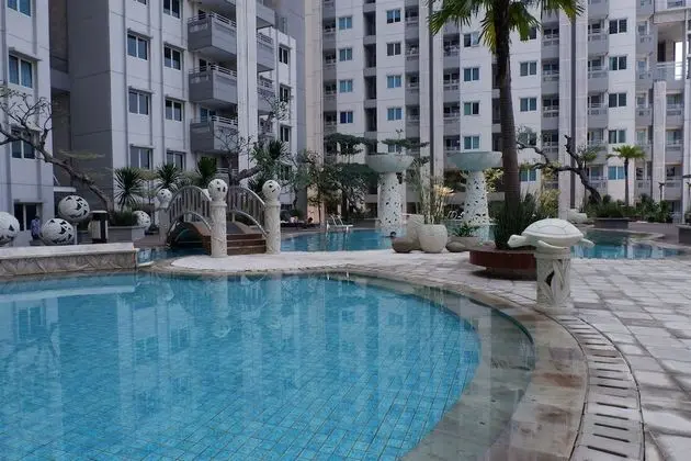 1BR Sky Terrace Lagoon Condo Apartment near Daan Mogot Mall - Havuz