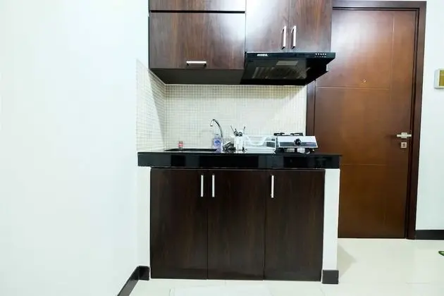1BR Sky Terrace Lagoon Condo Apartment near Daan Mogot Mall - Mutfak