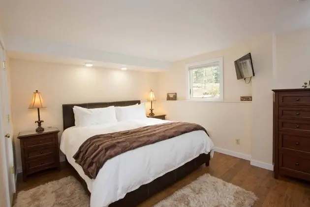1BR Topnotch Condo