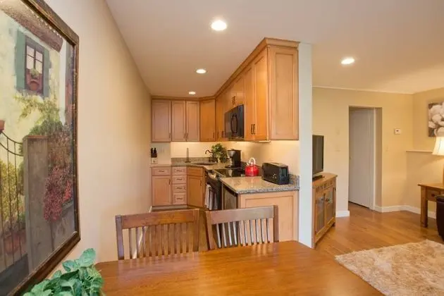 1BR Topnotch Condo - Mutfak