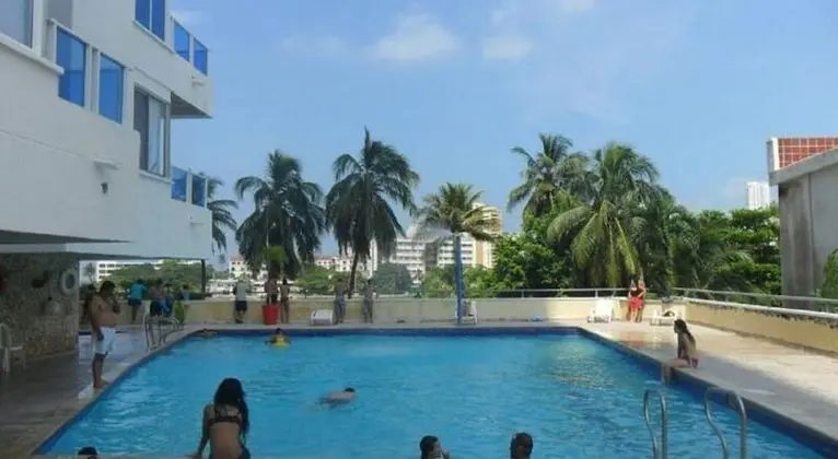 1C16 Apartamento Cartagena frente al mar - Havuz