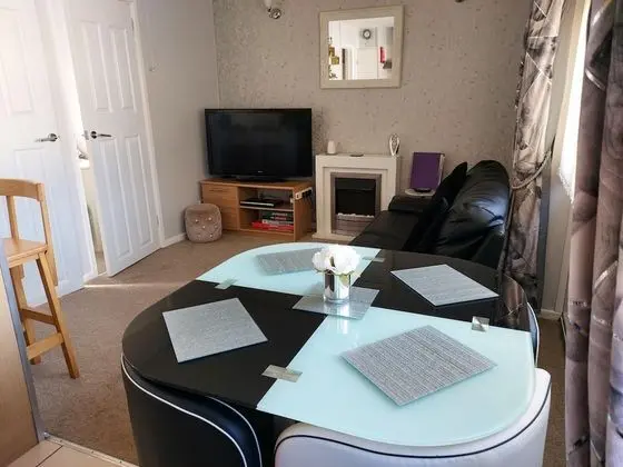 1st Floor Hillview 2 Bedrooms Central Location