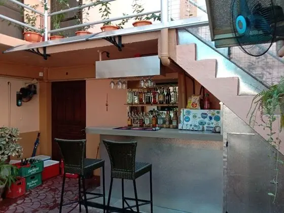 1st Street Park Apartelle - Yerinde Yemek