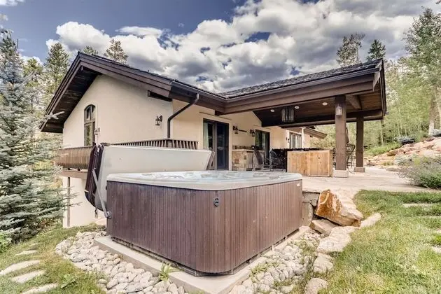 2-2122 Vermont Road - Spa