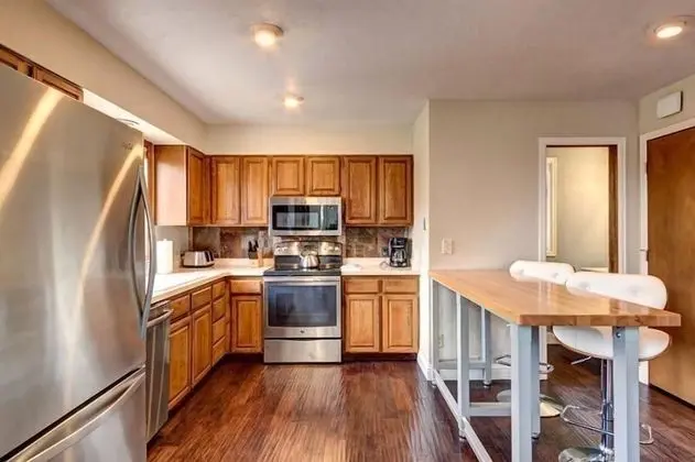 2-225 Eagle Dr Unit 8B Summer Only - Mutfak
