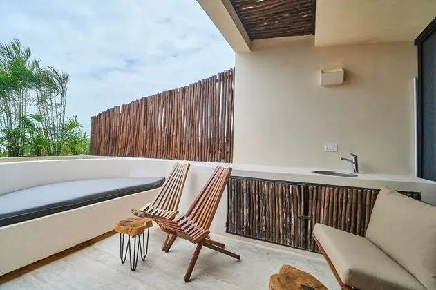 2 BD Condo and Private Rooftop Jacuzzi