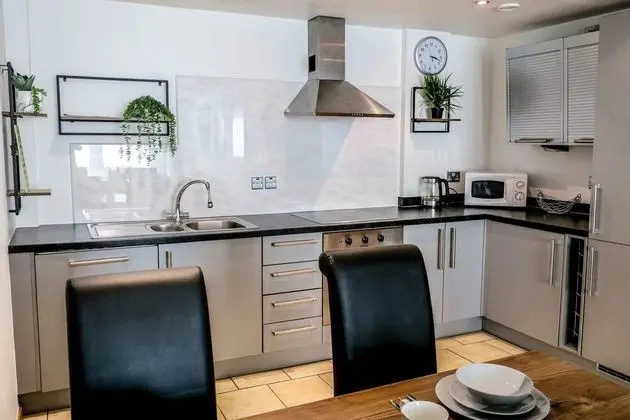 2 bed 2 bath apartment in City Centre - Mutfak