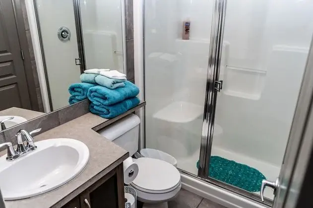 2 Bed 2 Bath Corner Unit Overlooking Pool #501 - Banyo Tipleri