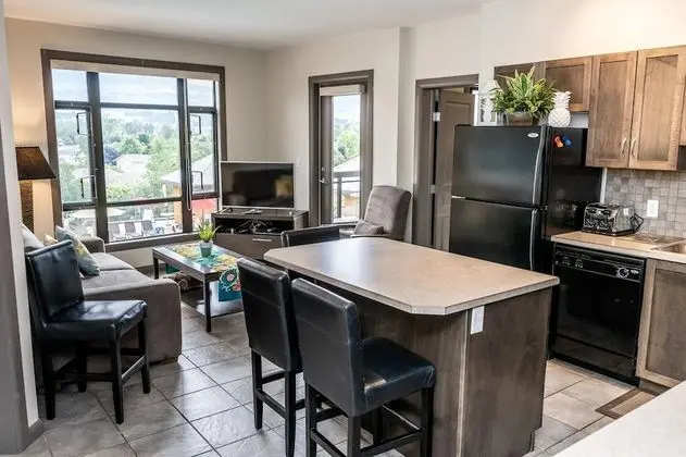 2 Bed 2 Bath Corner Unit Overlooking Pool #501 - Öne Çıkan Resim