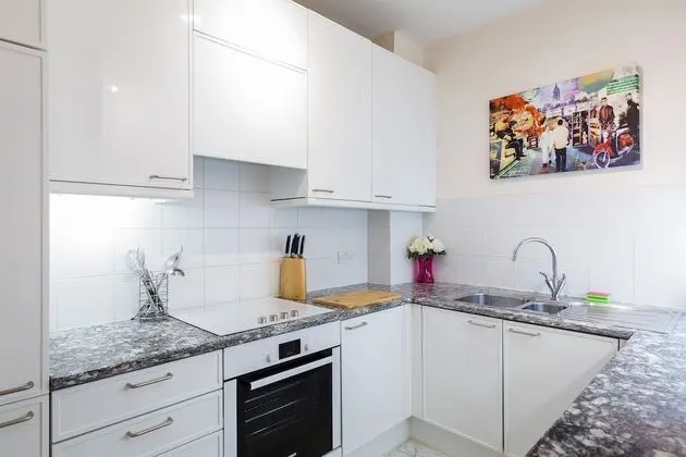2-bed 2-bath Next to Park Lane - Mutfak