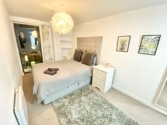 2-bed Apartment Parking Deep Cleaned Professionally - Mülk Olanakları