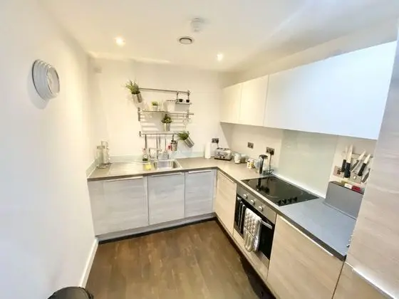 2-bed Apartment Parking Deep Cleaned Professionally - Mülk Olanakları