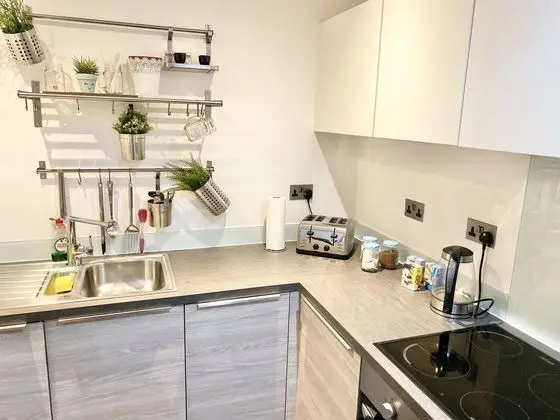 2-bed Apartment Parking Deep Cleaned Professionally - Mülk Olanakları