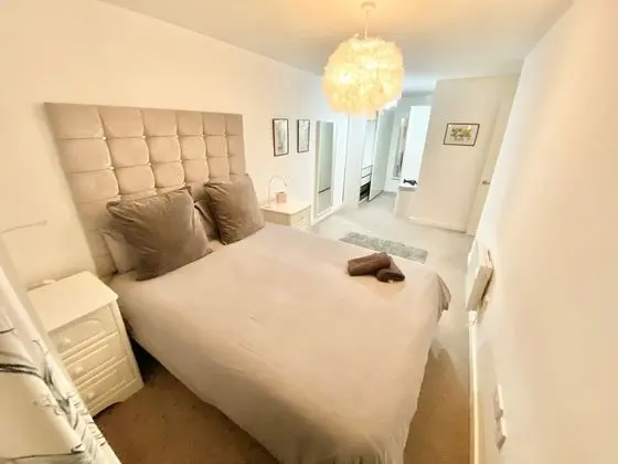 2-bed Apartment Parking Deep Cleaned Professionally - Mülk Olanakları