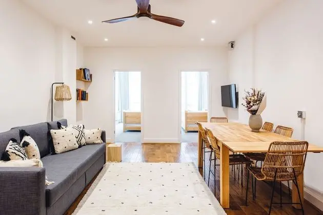 2 Bed Apartment Right on Trafalgar Square