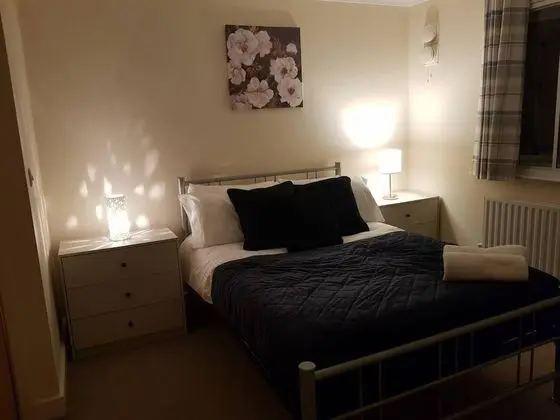 2 Bed Apt Near Hatfield Station Free Parking - Oda