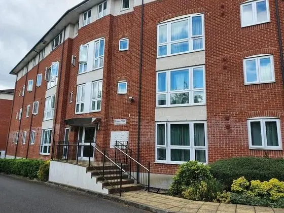 2 Bed Apt Near Hatfield Station Free Parking - Öne Çıkan Resim
