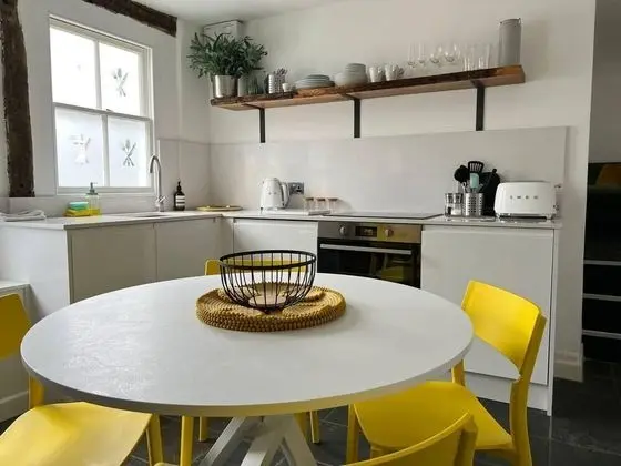 2 Bed Grade 2 - Dates Back to 1500's - Mutfak