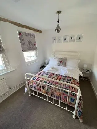 2 Bed Grade 2 - Dates Back to 1500's - Oda