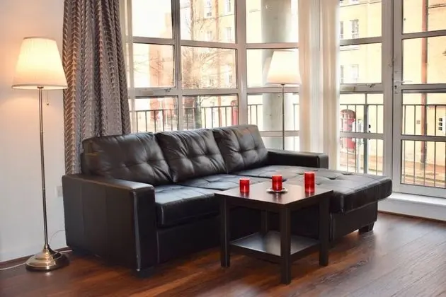2 Bed Historical Christchurch With Parking - Oda Düzeni