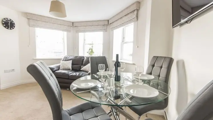 2 Bed- Tamar View by Pureserviced - Bar