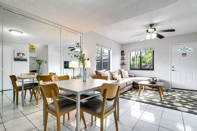 2 Bed2 Bath House with Backyard Jacuzzi - Mutfak