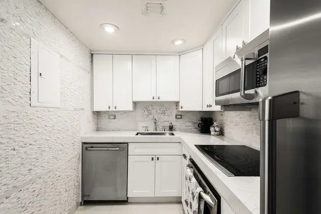 2 bedroom 2 bath apt in South Beach - Mutfak