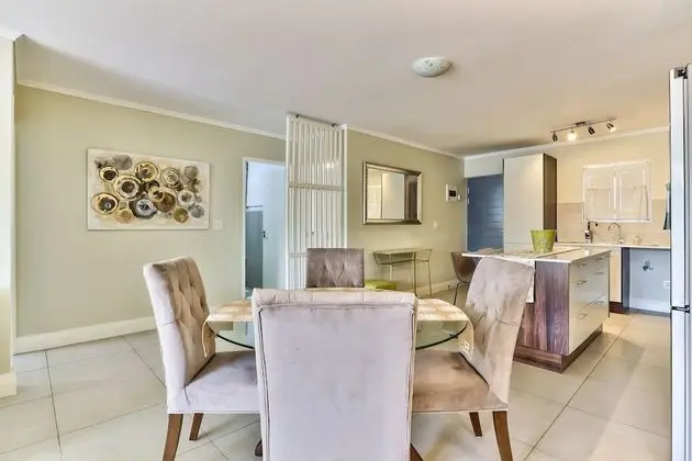 2 Bedroom Apartment in Century City - Oda Düzeni