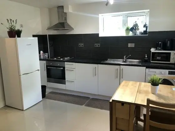 2 bedroom Apartment  Heathrow Airport