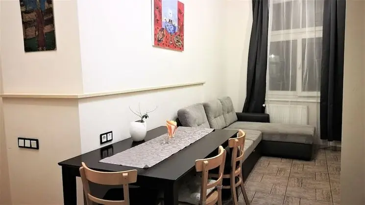 2 Bedroom Apartment near Town Hall - Oda Düzeni