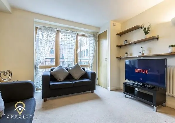 2 Bedroom Apartment in Superb Location