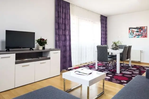 2 Bedroom Apt. in the Business Zone- Free Parking - Öne Çıkan Resim