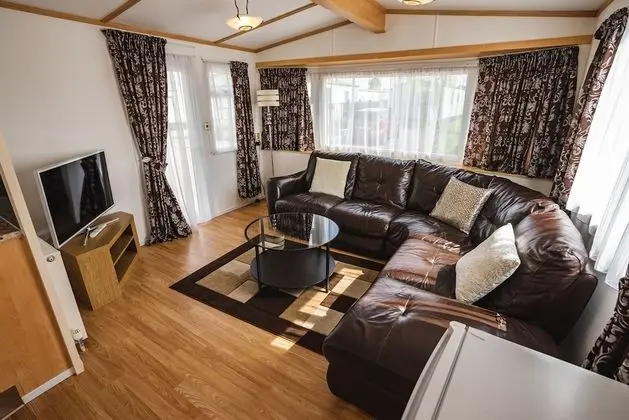 2 Bedroom Caravan in Lochlands Leisure Park