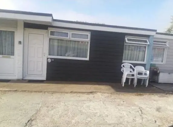 2 Bedroom Chalet Near the Beach - Dış Mekan