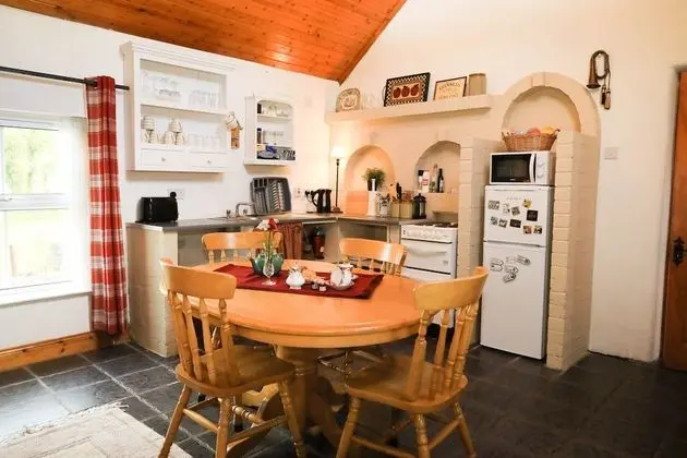2 Bedroom Cottage Wisteria Cottage in Ballyconnell - Mutfak