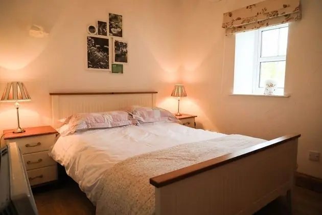 2 Bedroom Cottage Wisteria Cottage in Ballyconnell - Oda