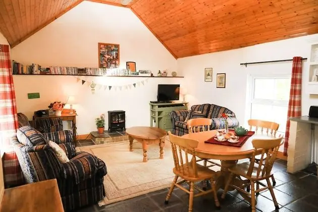 2 Bedroom Cottage Wisteria Cottage in Ballyconnell - Öne Çıkan Resim