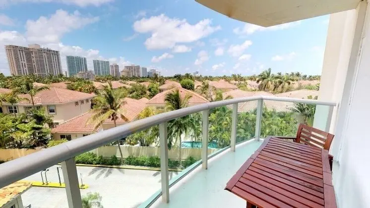 2 Bedroom +den / 2 Bath Apart @ Ocean Reserve 426