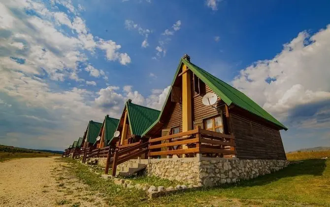 2 Bedroom Holiday Chalet With Views + Log Fire