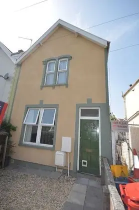 2 Bedroom Home in Gloucester Road - Dış Mekan