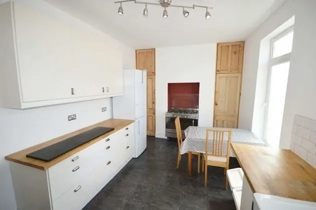 2 Bedroom Home in Gloucester Road - Mutfak