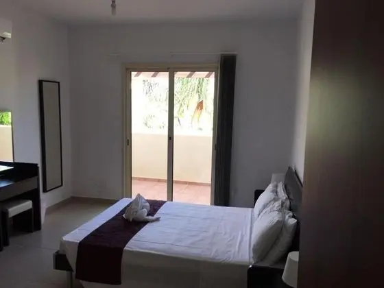 2 Bedroom Maisonette, Mandria, Paphos, Cyprus - Oda